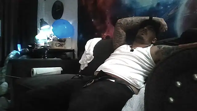 Snapshot of Antoniothedon chatting on June 13, 10:02 am Antoniothedon online show from June 13, 10:02 am