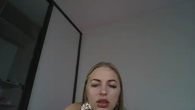 Snapshot of Kristina_diamond chatting on January 3, 1:47 pm Kristina diamond online show from January 3, 1:47 pm