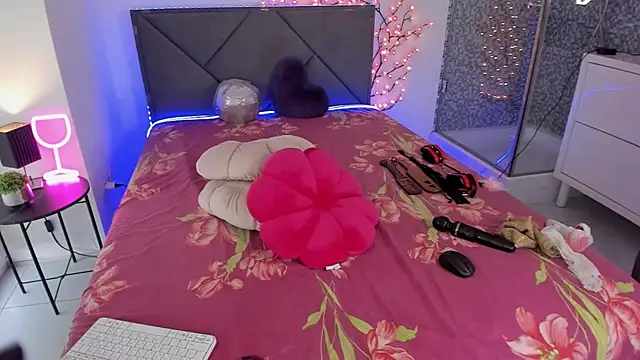 Snapshot of CassieEvans chatting on September 9, 5:18 am CassieEvans online show from September 9, 5:18 am