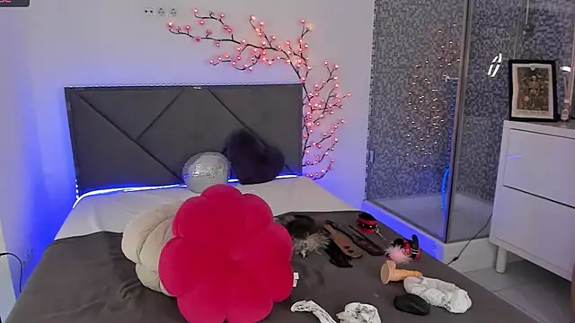 Snapshot of CassieEvans chatting on October 8, 5:49 am CassieEvans online show from October 8, 5:49 am