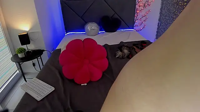 Snapshot of CassieEvans chatting on October 11, 5:50 am CassieEvans online show from October 11, 5:50 am