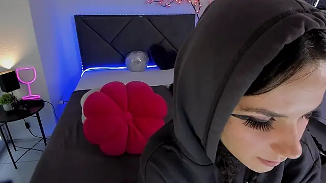 Snapshot of CassieEvans chatting on October 18, 5:32 am CassieEvans online show from October 18, 5:32 am