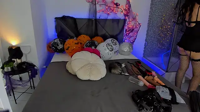 Snapshot of CassieEvans chatting on October 31, 6:47 am CassieEvans online show from October 31, 6:47 am