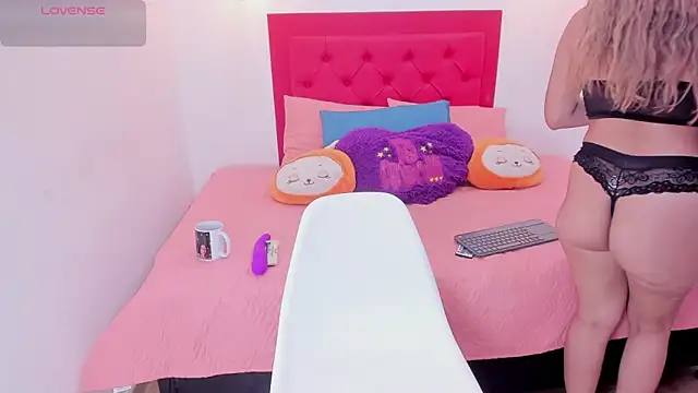 Ema Stone65 online show from December 3, 7:55 pm