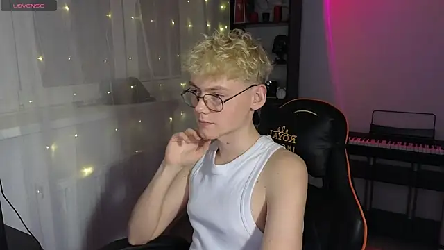 Keytaro online show from March 22, 8:48 pm