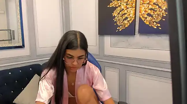 Isa little4u online show from December 19, 2:35 pm