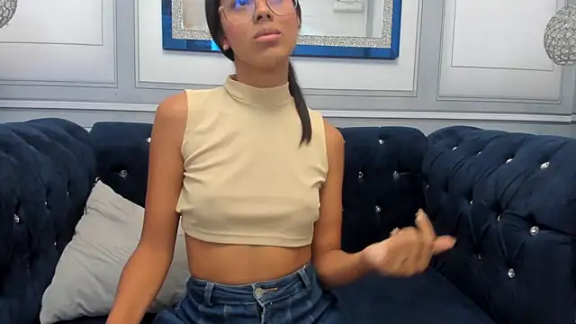 Isa little4u online show from December 26, 3:42 pm