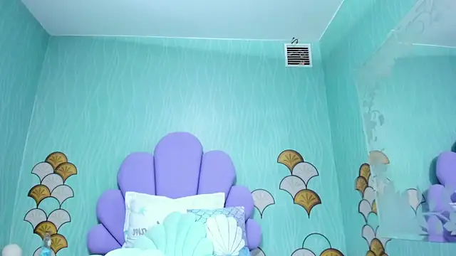 Isa little4u online show from January 4, 12:59 am