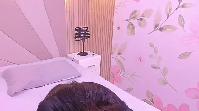Isa little4u online show from January 6, 9:32 pm