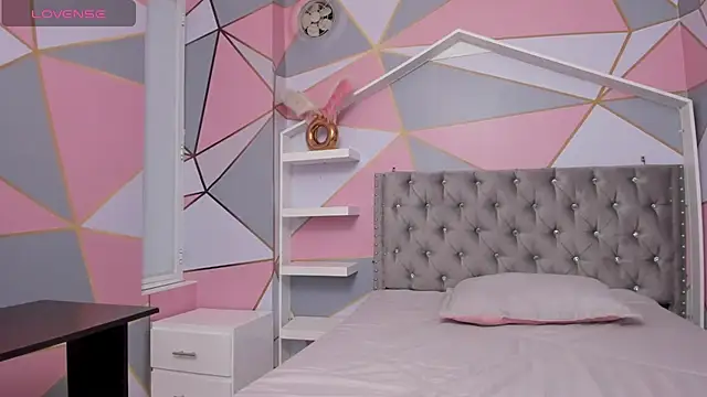 Isa little4u online show from February 5, 9:29 pm