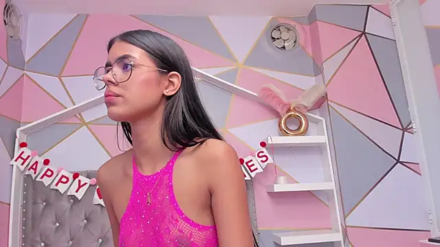 Isa little4u online show from February 14, 8:15 pm