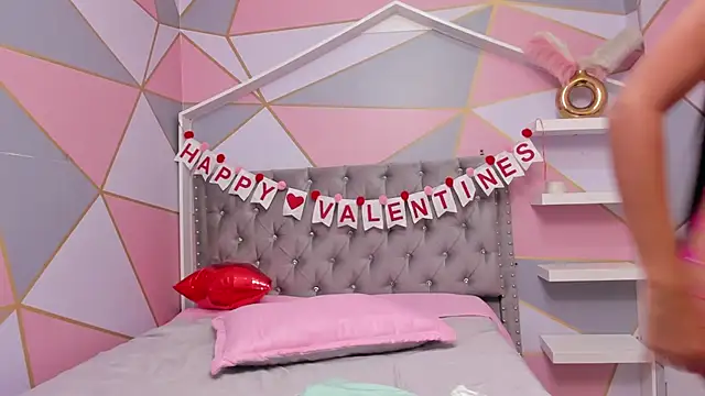 Isa little4u online show from February 14, 11:20 pm
