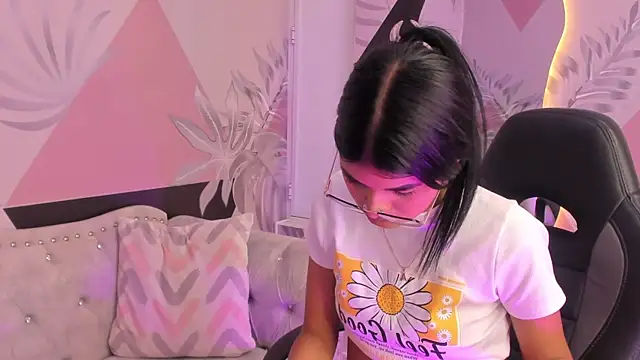 Isa little4u online show from March 6, 1:57 pm