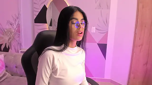 Isa little4u online show from March 7, 10:45 am