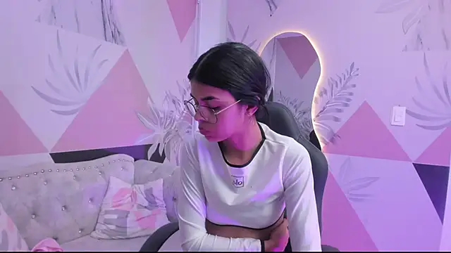 Isa little4u online show from March 18, 1:53 pm