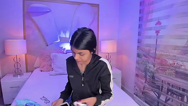 Isa little4u online show from October 30, 7:54 am