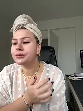 Snapshot of Fancy-Francy chatting on January 14, 10:38 am Fancy-Francy online show from January 14, 10:38 am