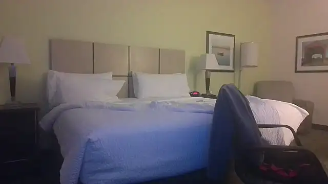 UnCuTupTheBuTT online show from October 17, 12:58 am