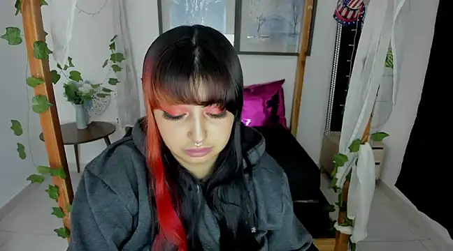 lussyevans24 online show from January 3, 3:27 am