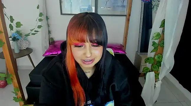 lussyevans24 online show from January 22, 4:44 am