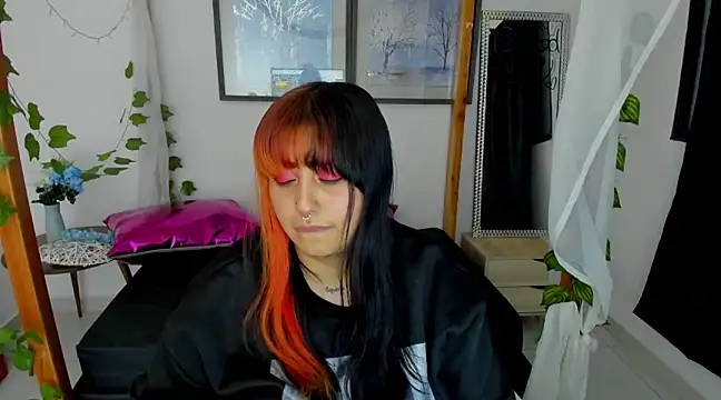 lussyevans24 online show from January 23, 7:11 am