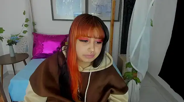lussyevans24 online show from January 28, 7:22 am
