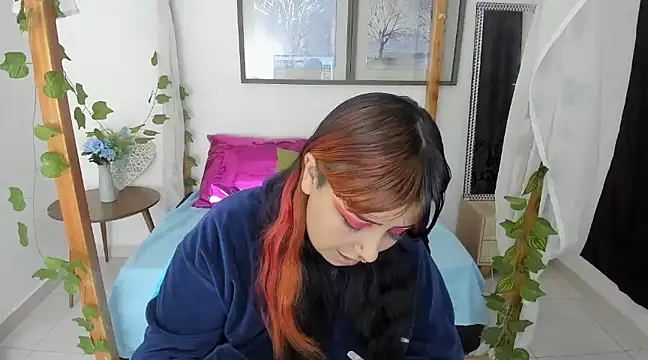 lussyevans24 online show from February 4, 4:26 am