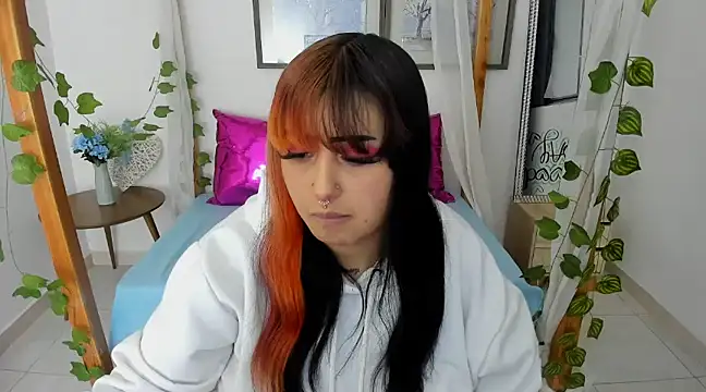 lussyevans24 online show from February 5, 4:16 am