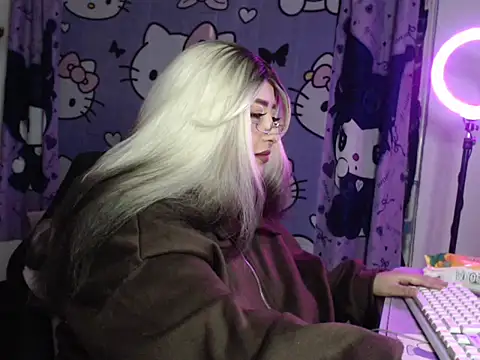 lussyevans24 online show from May 14, 4:52 am