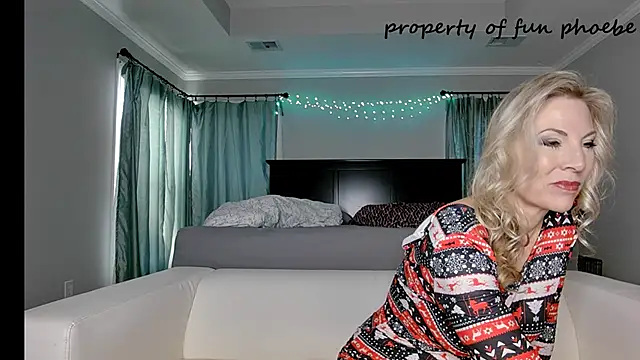 Snapshot of Fun_Phoebe chatting on December 5, 5:17 pm Fun Phoebe online show from December 5, 5:17 pm