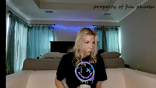 Snapshot of Fun_Phoebe chatting on February 3, 9:18 pm Fun Phoebe online show from February 3, 9:18 pm