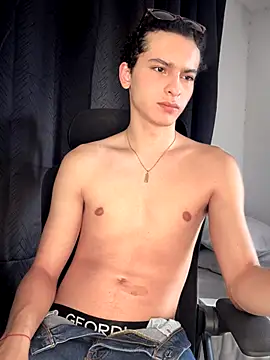 Snapshot of cybercosmiiic chatting on September 12, 9:15 pm cybercosmiiic online show from September 12, 9:15 pm