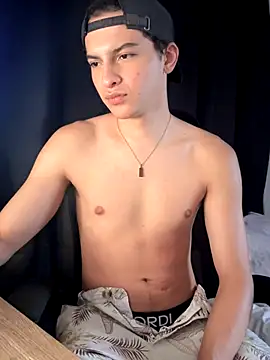 Snapshot of cybercosmiiic chatting on November 10, 10:20 pm cybercosmiiic online show from November 10, 10:20 pm