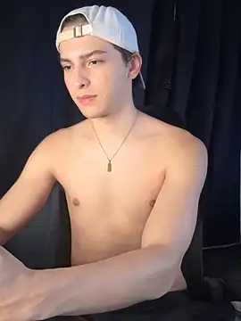 Snapshot of cybercosmiiic chatting on November 17, 9:20 pm cybercosmiiic online show from November 17, 9:20 pm