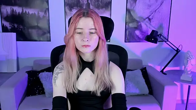 LexiWenford online show from December 3, 6:04 am