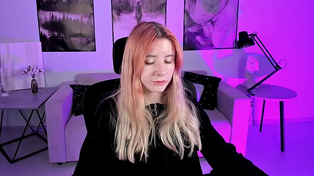 LexiWenford online show from December 9, 9:28 am