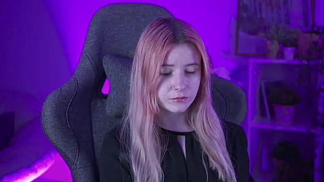 LexiWenford online show from December 13, 6:21 am