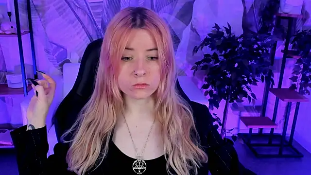 LexiWenford online show from December 14, 5:51 am