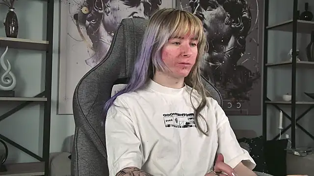 LexiWenford online show from May 18, 3:02 am