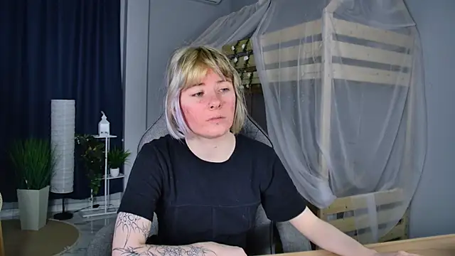 LexiWenford online show from May 19, 2:29 am
