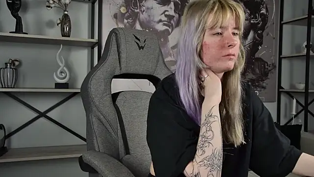 LexiWenford online show from May 21, 2:51 am