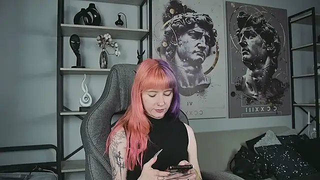 LexiWenford online show from July 6, 4:31 am