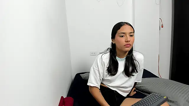 monse 02 online show from May 30, 3:42 pm