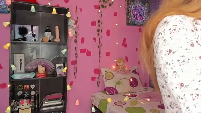 kittyzenn online show from February 3, 9:07 pm