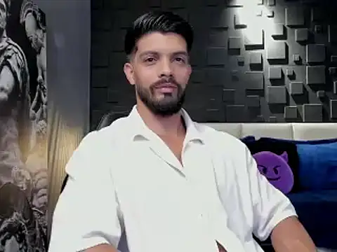 DannSaenz online show from January 27, 1:26 am
