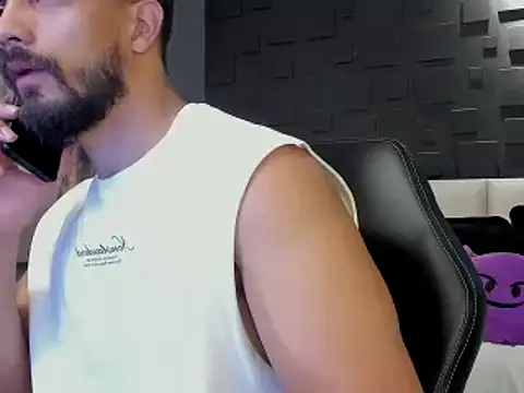 DannSaenz online show from February 4, 2:17 am