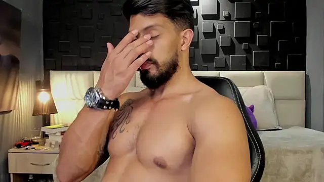 DannSaenz online show from February 6, 3:16 am