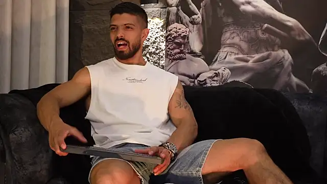 DannSaenz online show from November 25, 2:28 pm