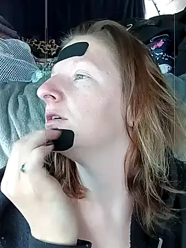 Snapshot of Eluradess chatting on October 3, 4:26 pm Eluradess online show from October 3, 4:26 pm