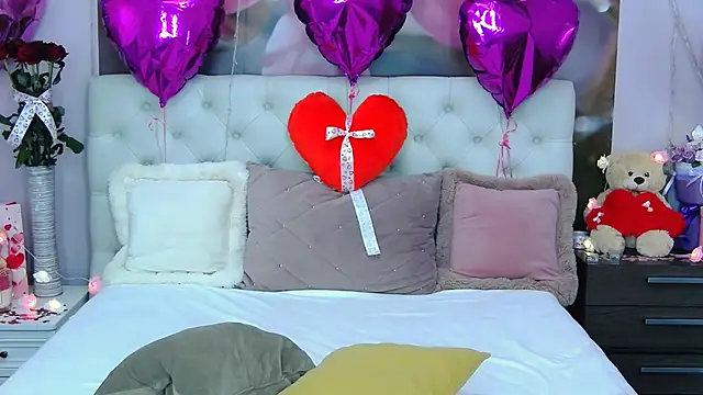 VioletUmi online show from February 12, 1:48 pm